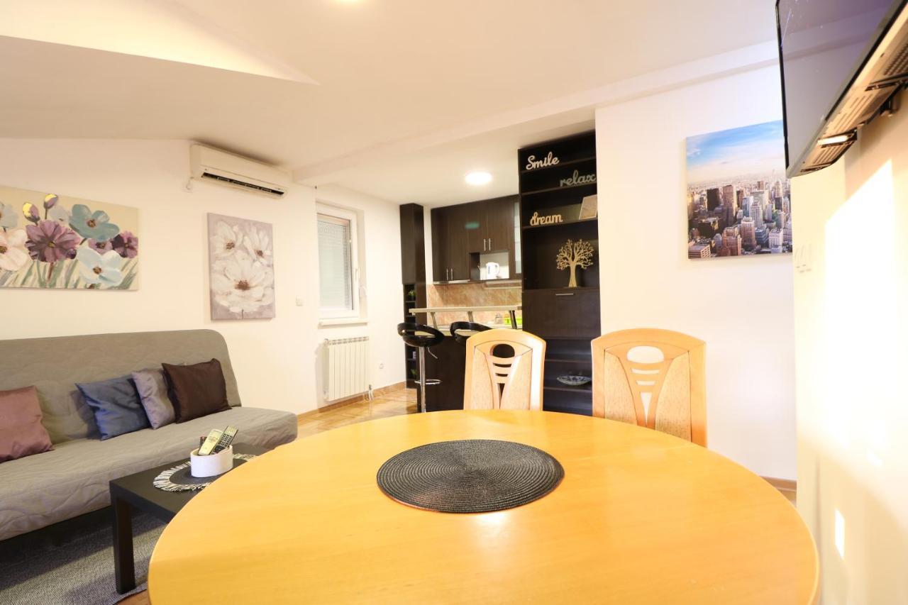 Flat 23 Lägenhet Belgrad Exteriör bild
